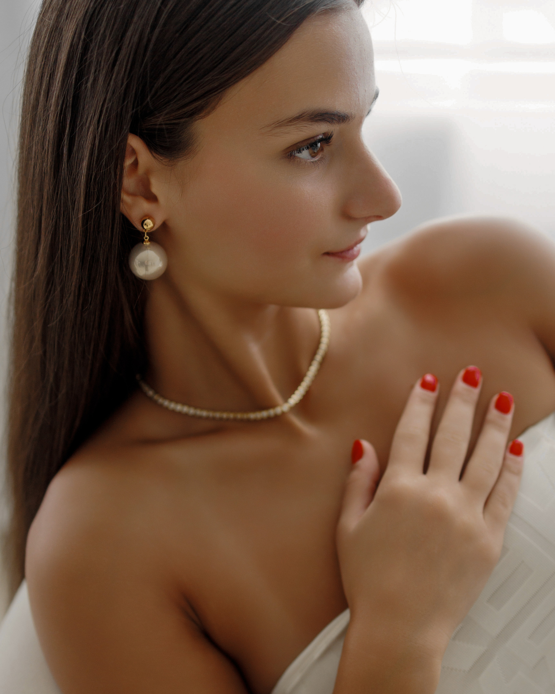 Side profile of Zaila Earrings with visible 1.5" drop length.