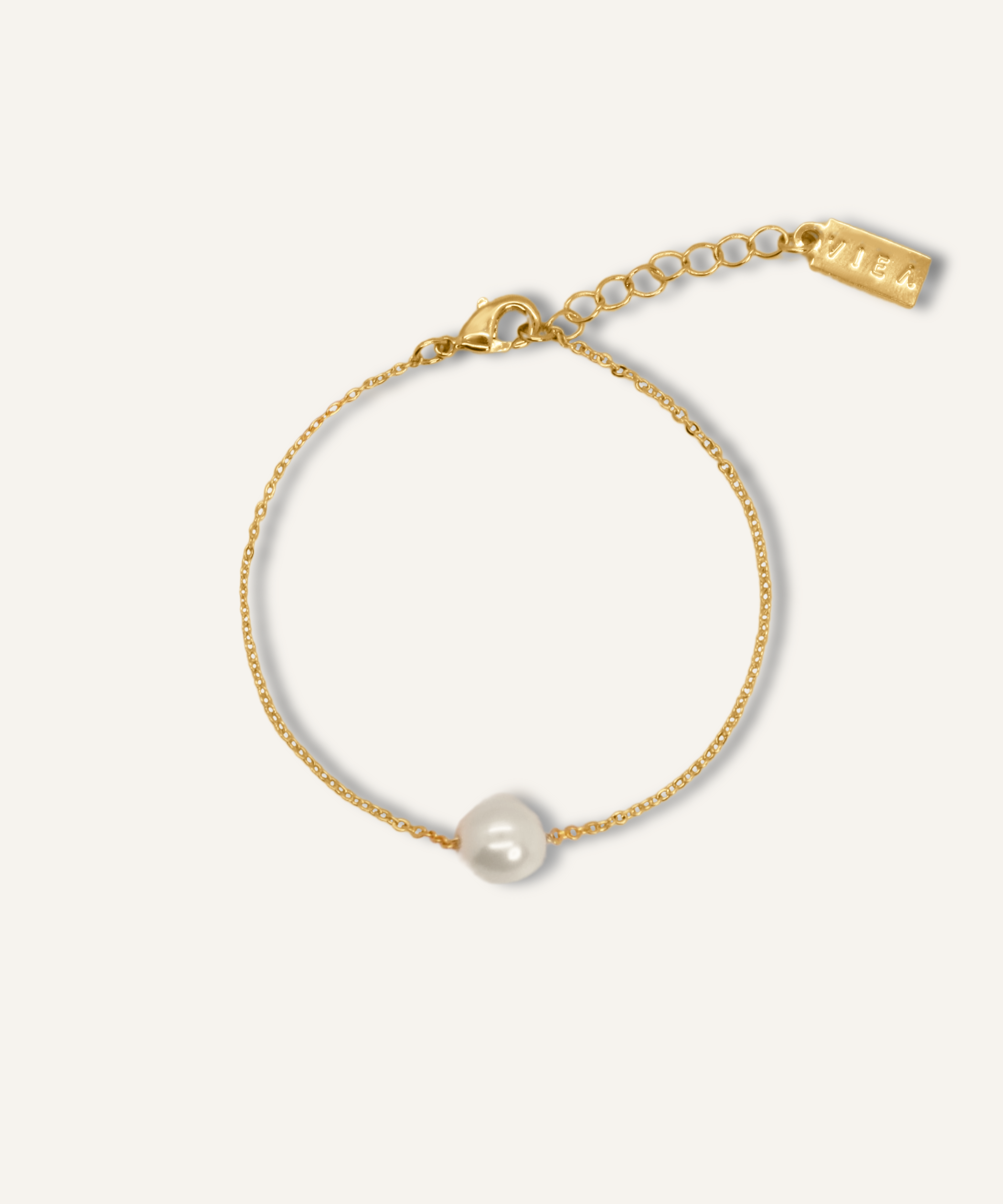 Ina Bracelet with gold chain and single pearl centerpiece.