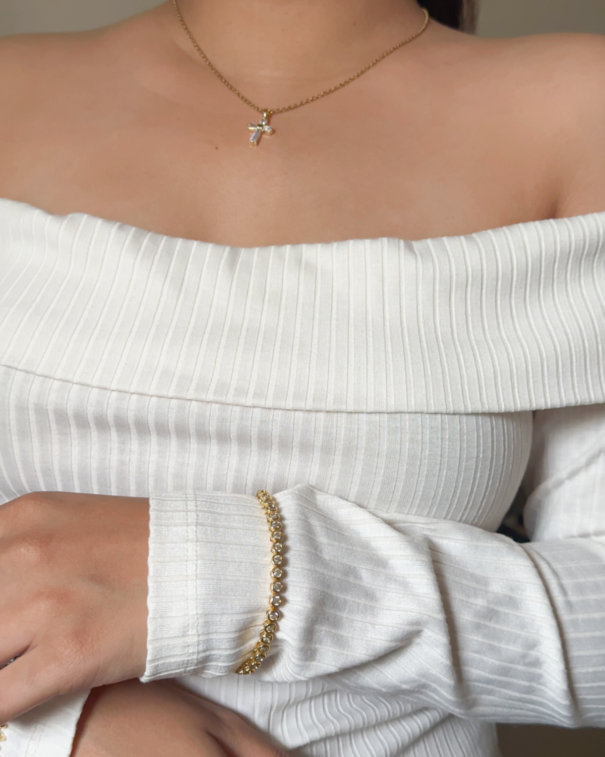 Gold Iris Necklace worn for a classic look, ideal for gifting or everyday wear.