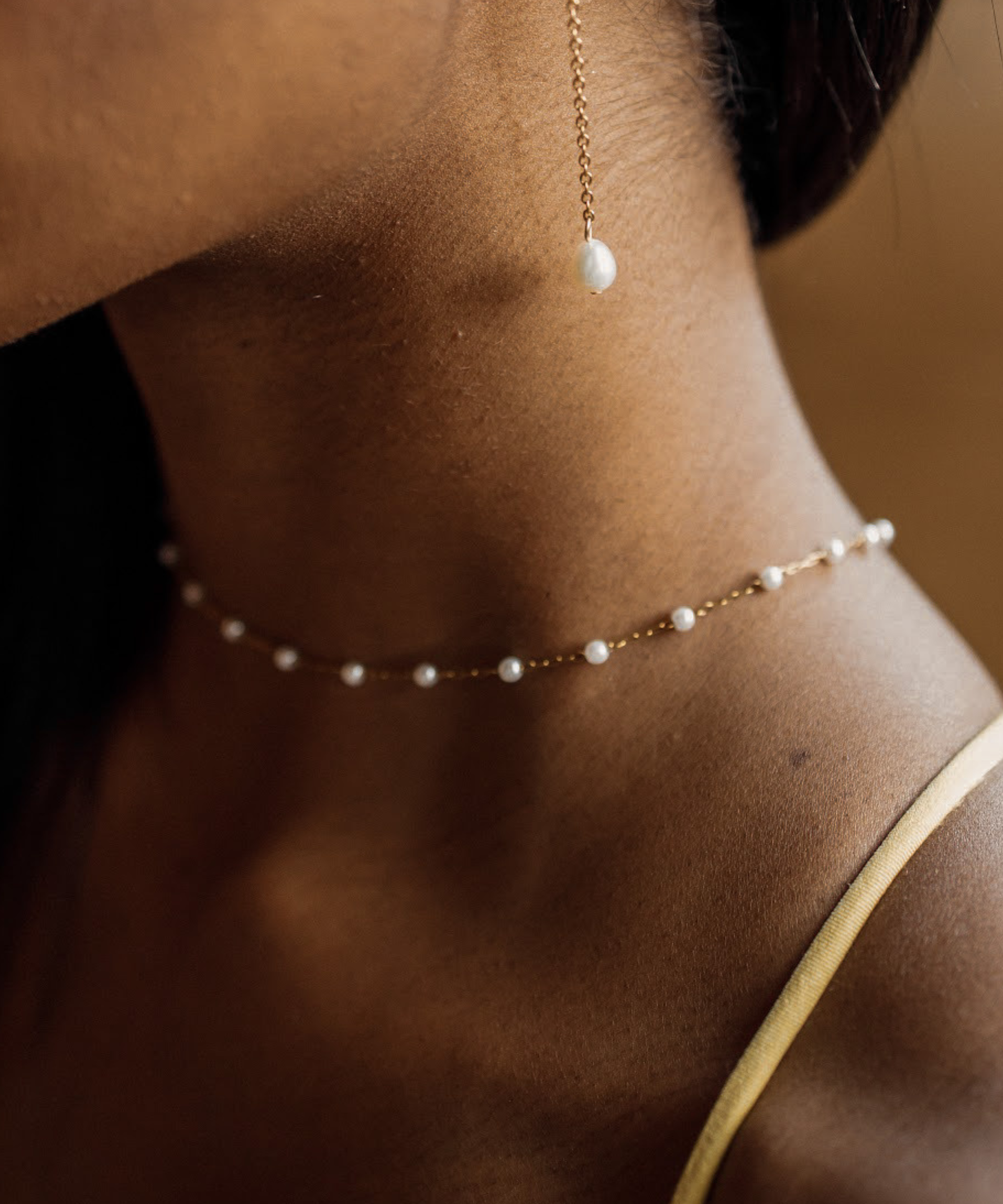 Closeup of the Layla Necklace worn, highlighting pearl and gold link pattern.