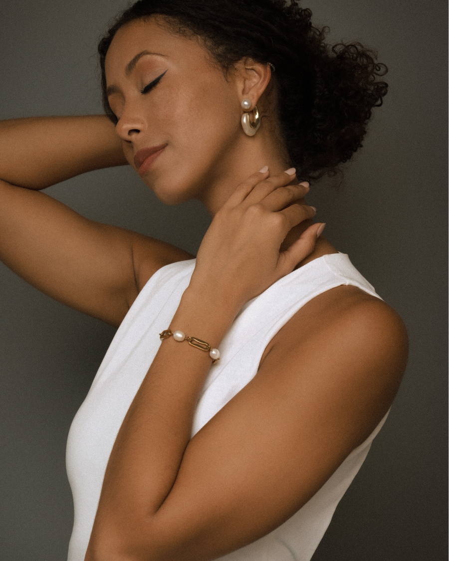 viea jewelry necklace ring bracelet anklet ear cuff pearl earrings women fall vogue gem zirconia diamond fashion inspo collection 18k gold coated brass free shipping chic parisian style inspo aesthetic staple classic pandora hypoallergenic near me box mejuri adinas kendra scott paparazzi organizer zales dior non tarnish cleaner pouch macy’s chanel cartier vogue vintage store aesthetic pose gorjana cendre holder travel ana luisa disney dainty etsy fine sleek statement bold unique gold hoop earrings