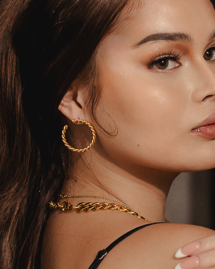 viea jewelry necklace ring bracelet anklet hoop earrings women fall vogue gem zirconia diamond fashion inspo collection 18k gold plated stainless steel free shipping chic parisian style inspo aesthetic staple classic pandora hypoallergenic near me box mejuri adinas kendra scott paparazzi organizer zales dior hypoallergenic non tarnish cleaner pouch macy’s chanel cartier vogue vintage store aesthetic pose gorjana cendre holder travel ana luisa disney dainty etsy fine sleek statement bold twist unique classy