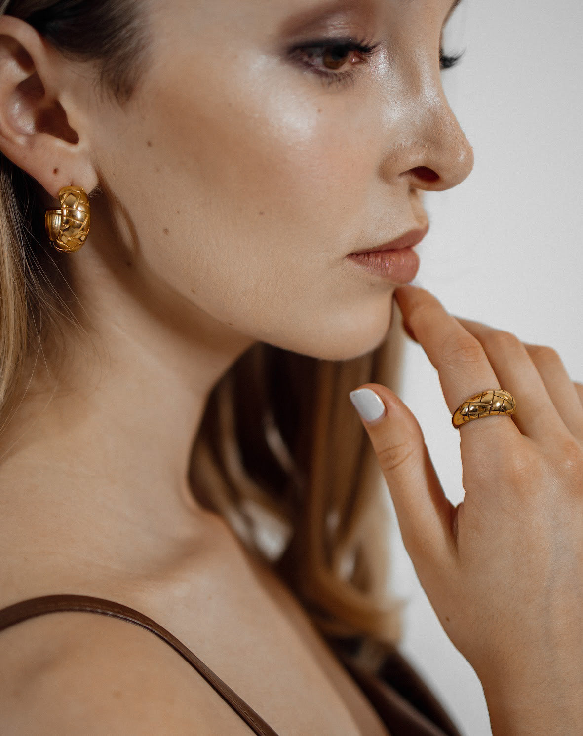 viea jewelry necklace gold dome ring bracelet anklet ear cuff earrings women fall vogue gem zirconia diamond fashion inspo collection 18k gold coated brass free shipping chic parisian style inspo aesthetic staple classic pandora hypoallergenic near me box mejuri adinas kendra scott paparazzi organizer zales dior non tarnish cleaner pouch macy’s chanel cartier vogue vintage store aesthetic pose gorjana cendre holder travel ana luisa disney dainty etsy fine sleek statement bold woven
