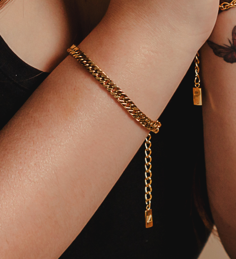 viea jewelry necklace ring chain bracelet anklet ear cuff earrings women fall vogue gem zirconia diamond fashion inspo collection 18k gold coated brass free shipping chic parisian style inspo aesthetic staple classic pandora hypoallergenic near me box mejuri adinas kendra scott paparazzi organizer zales dior non tarnish cleaner pouch macy’s chanel cartier vogue vintage store aesthetic pose gorjana cendre holder travel ana luisa disney dainty etsy fine sleek statement bold light unisex minimal