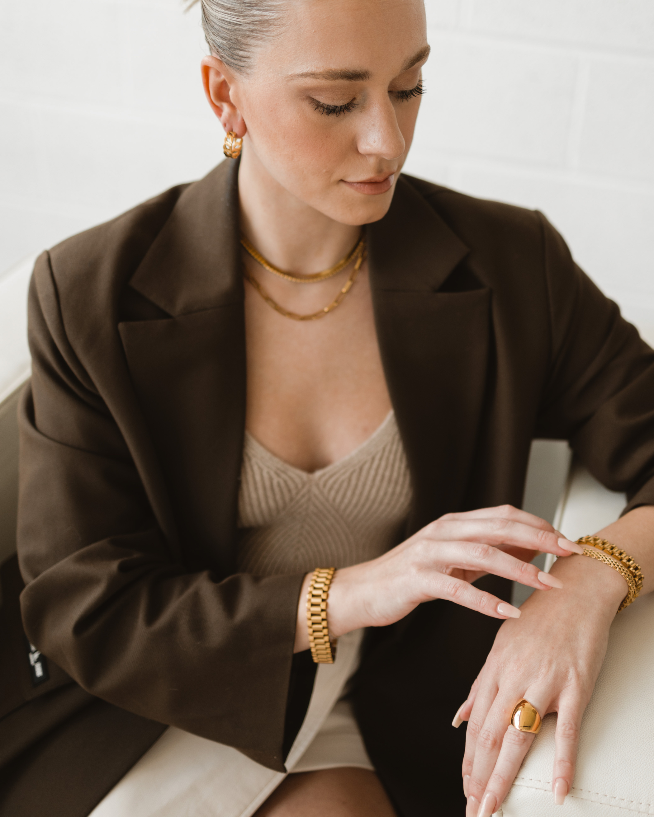 viea jewelry necklace ring bracelet anklet ear cuff earrings women fall vogue gem zirconia diamond fashion inspo collection 18k gold coated brass free shipping chic parisian style inspo aesthetic staple classic pandora hypoallergenic near me box mejuri adinas kendra scott paparazzi organizer zales dior non tarnish cleaner pouch macy’s chanel cartier vogue vintage store aesthetic pose gorjana cendre holder travel ana luisa disney dainty etsy fine sleek statement bold watchband full brushed ion plating gold