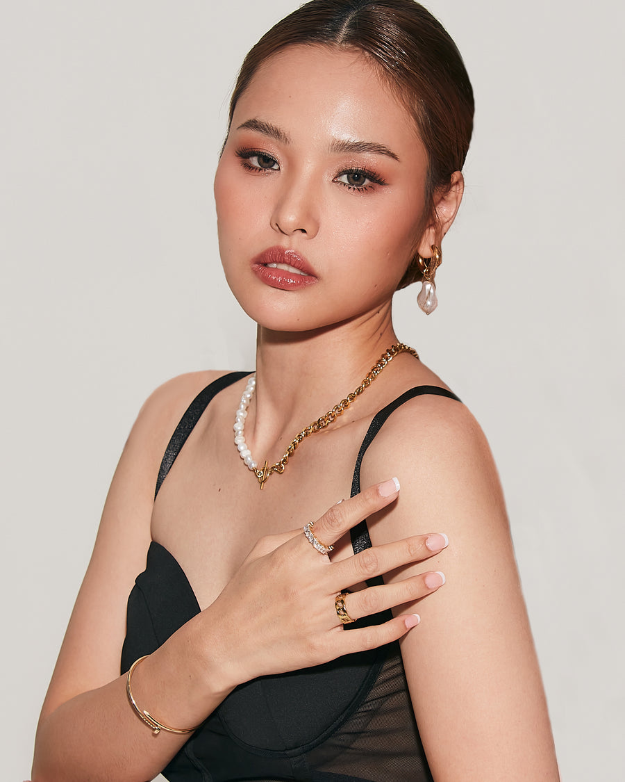 viea jewelry curb chain necklace ring bracelet anklet ear cuff earrings women fall vogue gem zirconia diamond fashion inspo collection 18k gold coated brass free shipping chic parisian style inspo aesthetic staple classic pandora hypoallergenic near me box mejuri adinas kendra scott paparazzi organizer zales dior non tarnish cleaner pouch macy’s chanel cartier vogue vintage store aesthetic pose gorjana cendre holder travel ana luisa disney dainty etsy fine sleek statement fine pearls semi precious