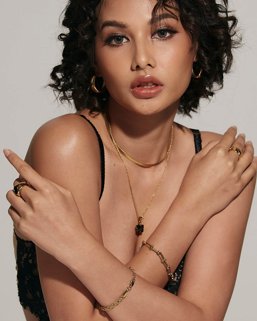 viea jewelry herringbone flat chain necklace ring bracelet anklet ear cuff women fall vogue gem zirconia diamond fashion inspo collection 18k gold plated stainless steel free shipping chic parisian style inspo aesthetic staple classic pandora near me box mejuri adinas kendra scott paparazzi organizer zales septum hypoallergenic non tarnish cleaner pouch macy’s chanel cartier vogue vintage store aesthetic pose gorjana cendre holder travel ana luisa disney dainty etsy fine sophisticated classy