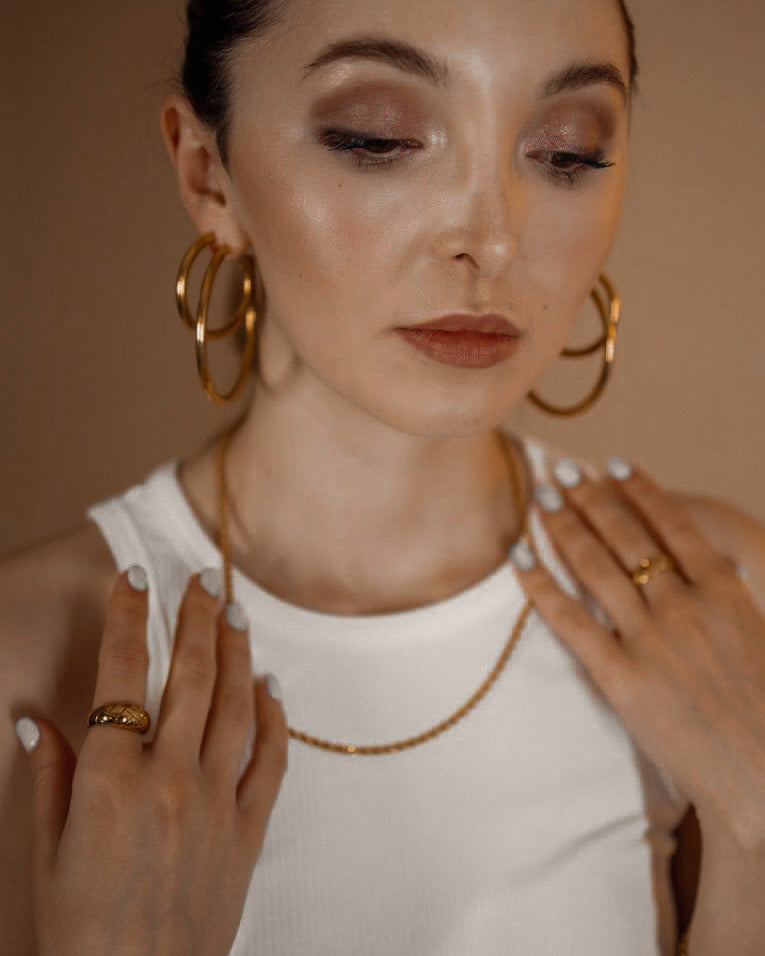 viea jewelry necklace ring bracelet anklet ear cuff  hoop earrings women fall vogue gem zirconia diamond fashion inspo collection 18k gold coated brass free shipping chic parisian style inspo aesthetic staple classic pandora hypoallergenic near me box mejuri adinas kendra scott paparazzi organizer zales dior non tarnish cleaner pouch macy’s chanel cartier vogue vintage store aesthetic pose gorjana cendre holder travel ana luisa disney dainty etsy fine sleek statement bold push back closure