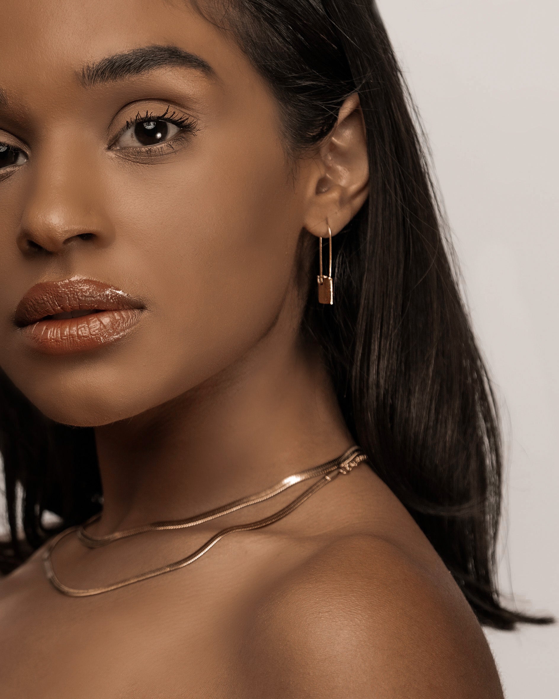 viea jewelry necklace ring bracelet anklet ear cuff earrings women fall vogue gem zirconia diamond fashion inspo collection 18k gold coated brass free shipping chic parisian style inspo aesthetic staple classic pandora hypoallergenic near me box mejuri adinas kendra scott paparazzi organizer zales dior non tarnish cleaner pouch macy’s chanel cartier vogue vintage store aesthetic pose gorjana cendre holder travel ana luisa disney dainty etsy fine sleek statement bold padlock unique