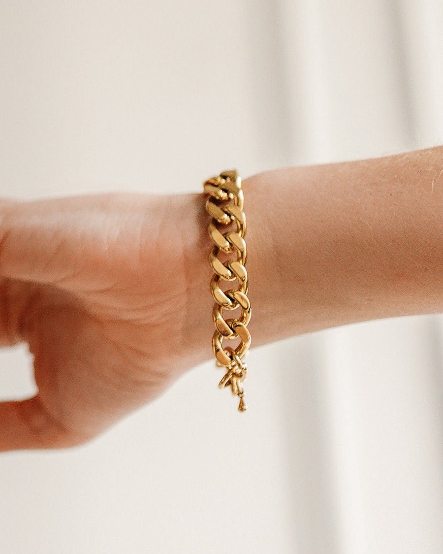 viea jewelry necklace ring cuban curb chain bracelet anklet women fall vogue gem zirconia diamond fashion inspo collection 18k gold plated stainless steel free shipping chic parisian style inspo aesthetic staple classic pandora hypoallergenic near me box mejuri adinas kendra scott paparazzi organizer zales dior hypoallergenic non tarnish cleaner pouch macy’s chanel cartier vogue vintage store aesthetic pose gorjana cendre holder travel ana luisa disney dainty etsy fine sleek statement bold link timeless